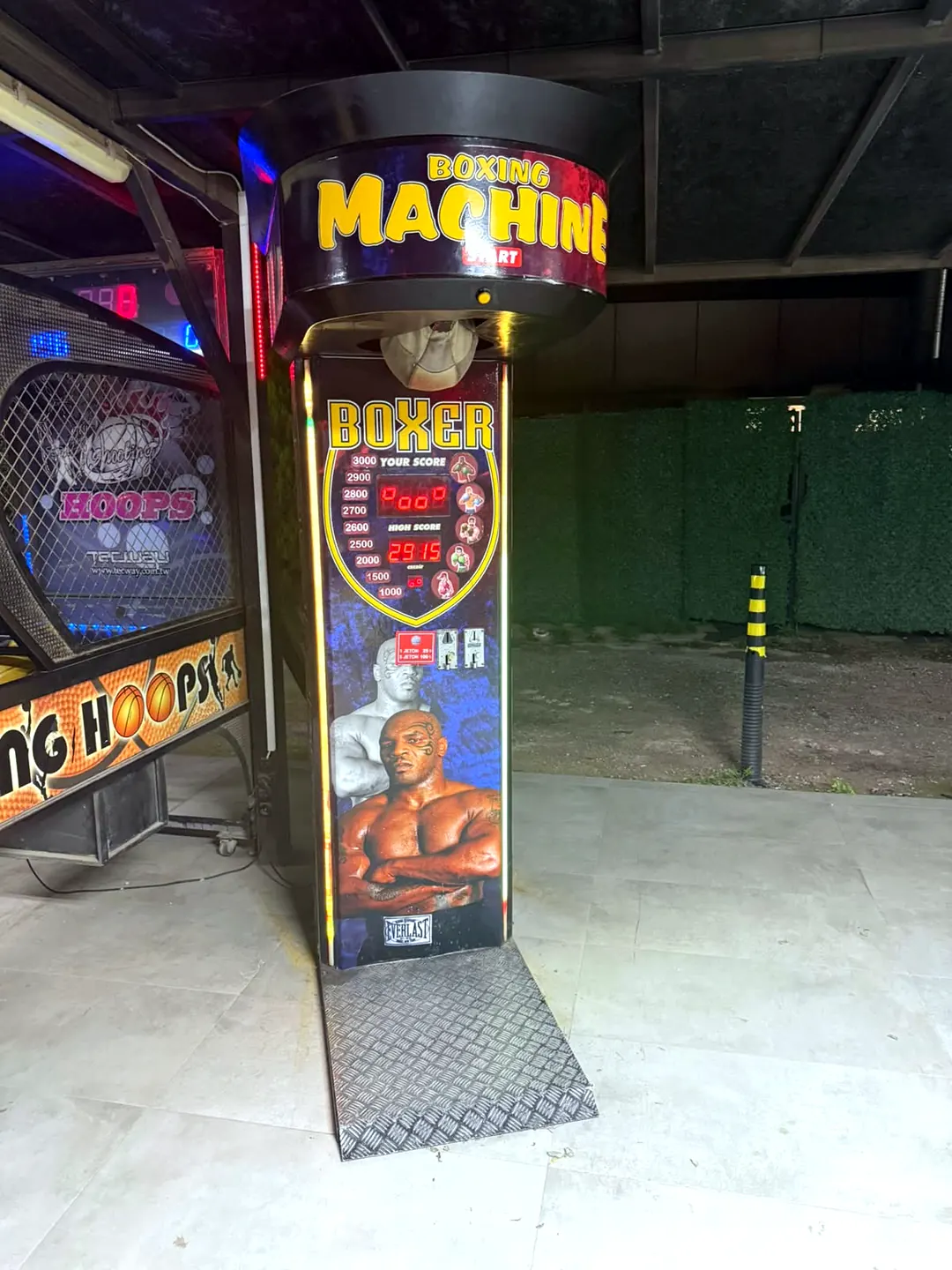 Skor tablolu, ışıklı boks makinesi