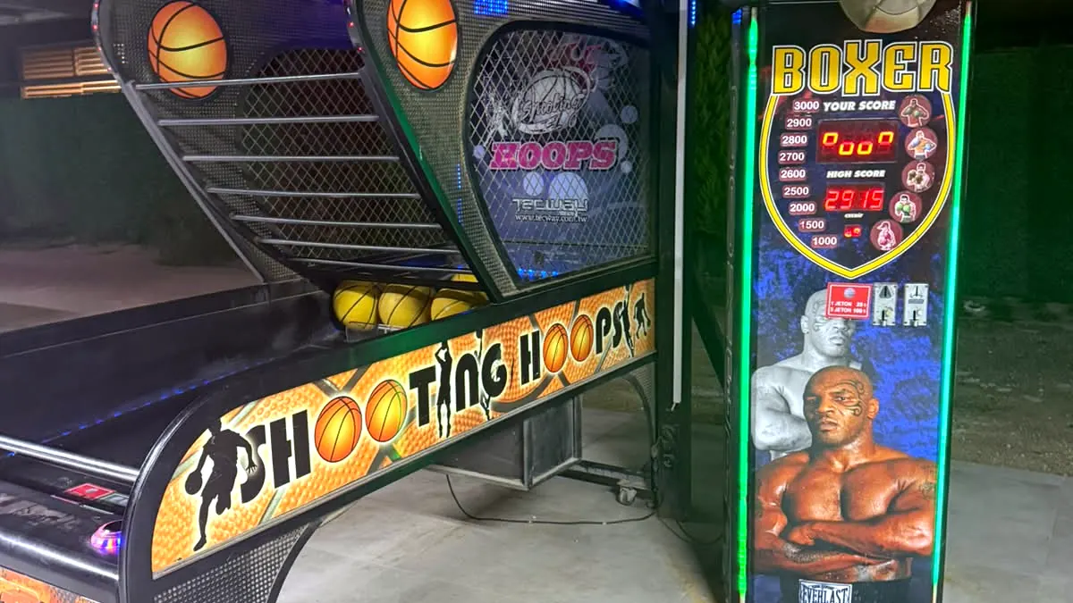 Sarıyer Orgist deposundaki basketbol atış makinesi ve boks makinesi